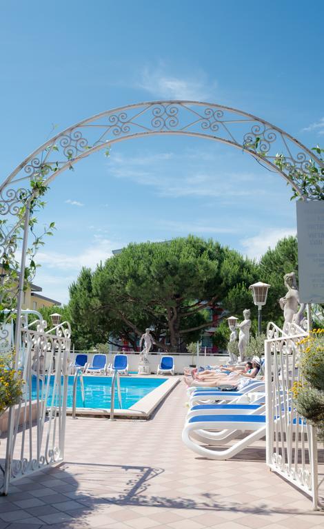 Hotel Trevi Lido di Jesolo Exterior photo